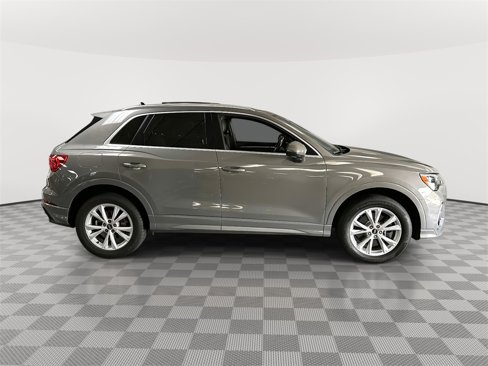 Used 2022 Audi Q3 2.0T Premium image 2