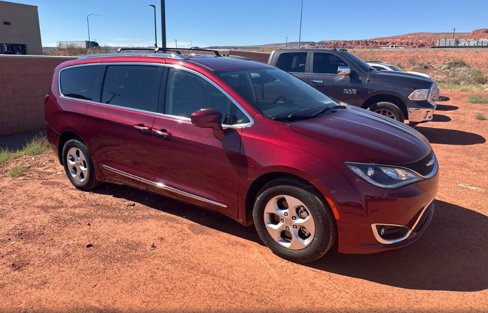 Used 2017 Chrysler Pacifica Touring-L Plus image 3