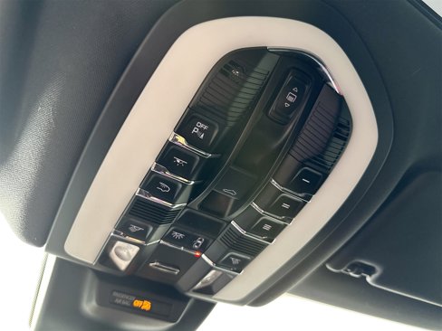 Certified 2022 Porsche Macan image 26