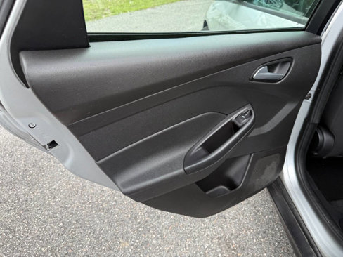 Used 2015 Ford Focus SE image 40