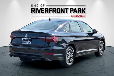 Used 2021 Volkswagen Jetta SE image 3
