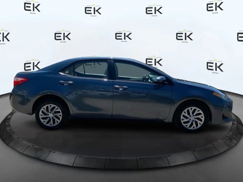 Used 2018 Toyota Corolla LE image 2