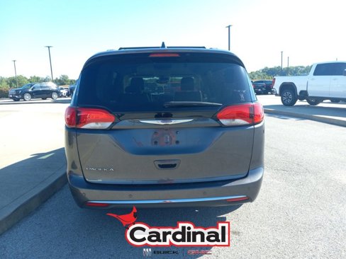 Used 2020 Chrysler Pacifica Touring-L w/ Tire & Wheel Group image 8