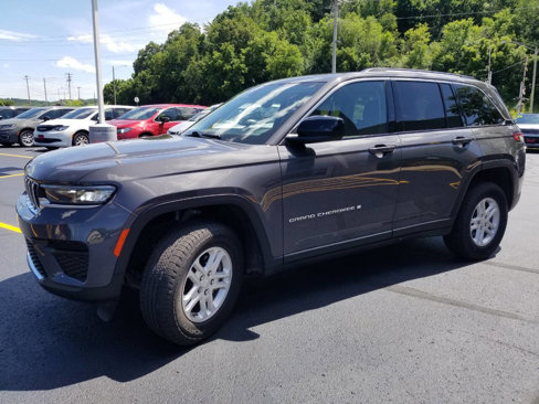 Certified 2023 Jeep Grand Cherokee Laredo image 3