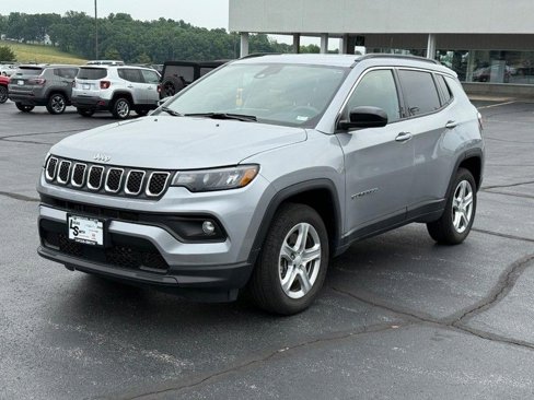 Used 2024 Jeep Compass Latitude image 8