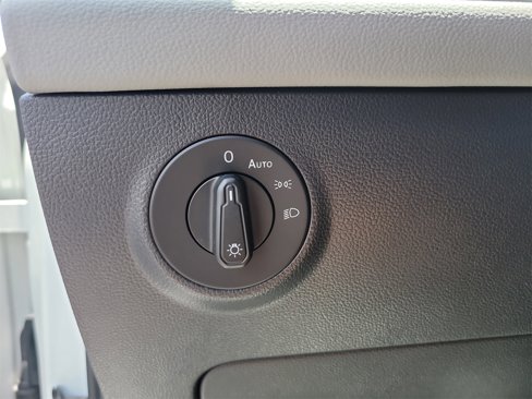 Used 2024 Volkswagen Taos SE w/ Panoramic Sunroof Package image 35