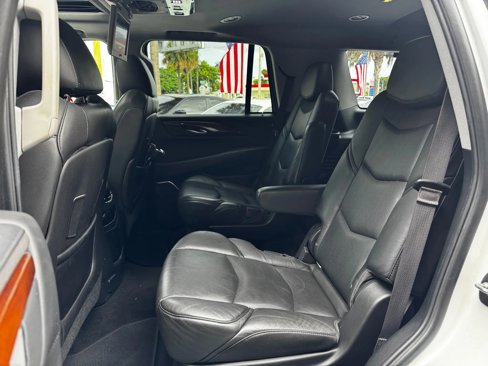 Used 2016 Cadillac Escalade Premium image 25