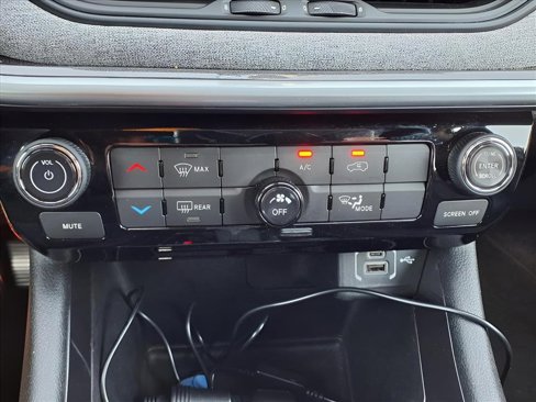 Used 2023 Jeep Compass Latitude image 17