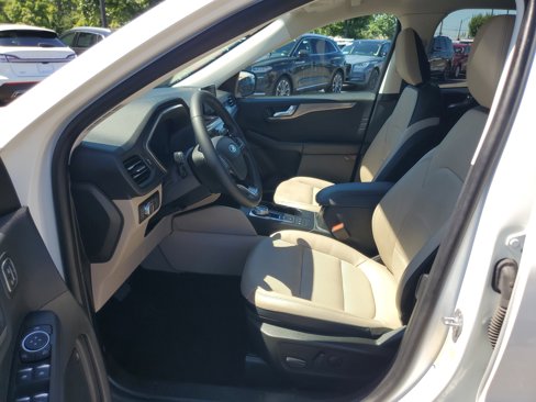 Used 2022 Ford Escape Titanium image 12