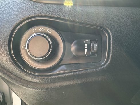 Used 2016 Jeep Renegade Sport w/ Power & Air Group image 23
