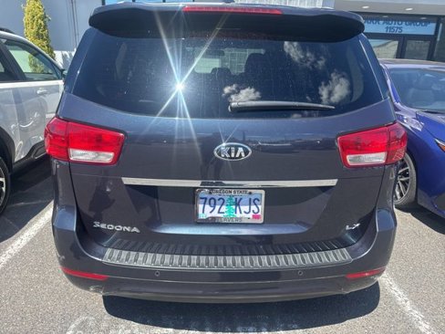Used 2017 Kia Sedona LX w/ LX Essentials Premium Package image 3