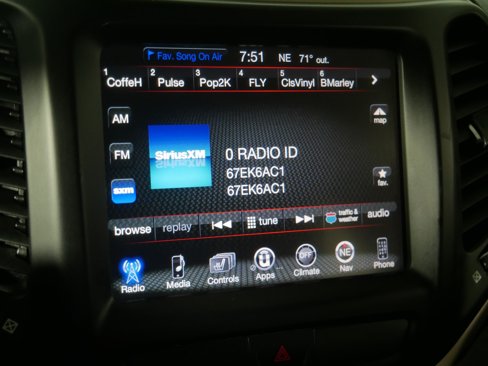 Used 2016 Jeep Cherokee Latitude w/ Cold Weather Group image 22