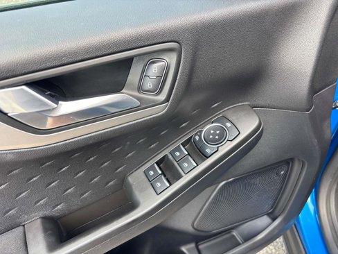 Used 2020 Ford Escape SE image 10