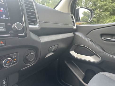 Used 2024 Nissan Frontier SV w/ SV Convenience Package image 33