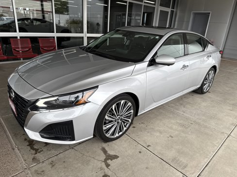 Used 2023 Nissan Altima 2.5 SL image 3