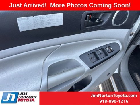 Used 2012 Toyota Tacoma PreRunner w/ TRD Off-Road Pkg image 12
