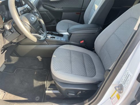 Used 2020 Ford Escape SE image 17