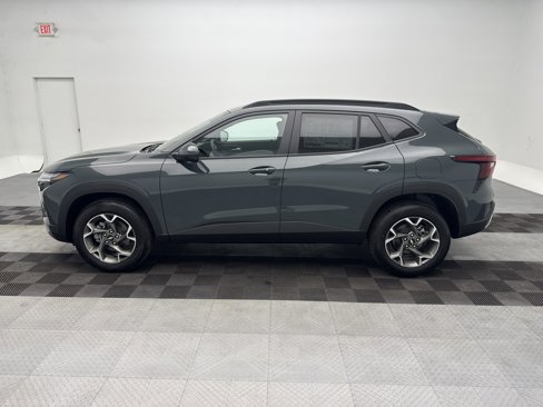 New 2025 Chevrolet Trax LT w/ LT Convenience Package image 4