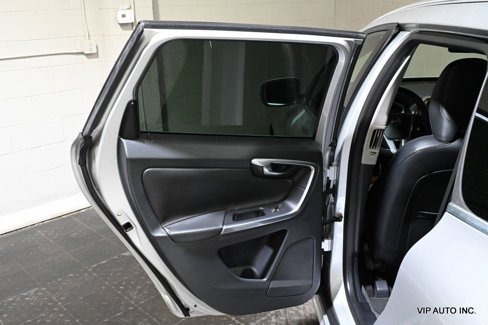 Used 2015 Volvo XC60 T6 Premier Plus image 9