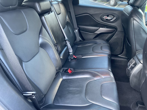 Used 2019 Jeep Cherokee Limited image 40