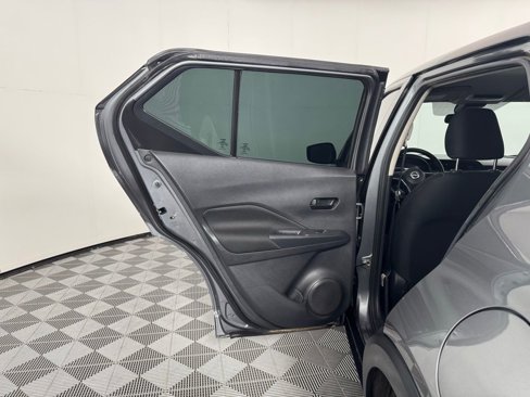 Used 2022 Nissan Kicks S image 28