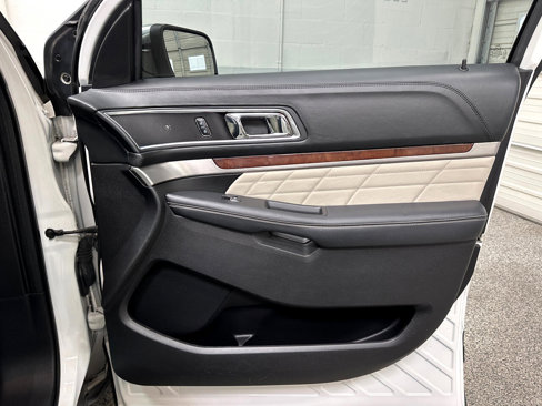 Used 2016 Ford Explorer Platinum image 25