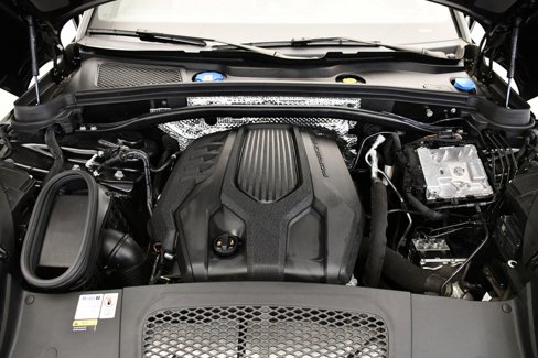 Certified 2023 Porsche Macan image 12