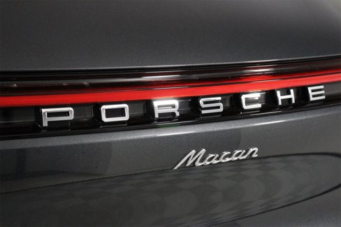 Certified 2025 Porsche Macan image 22