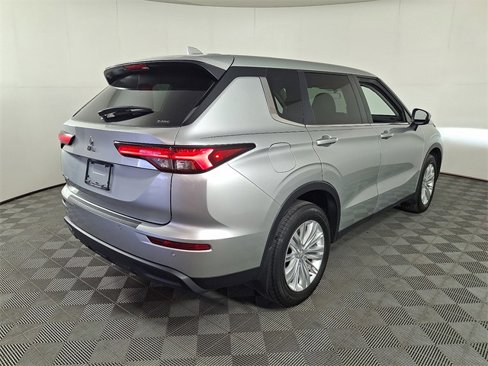 Used 2024 Mitsubishi Outlander ES image 10