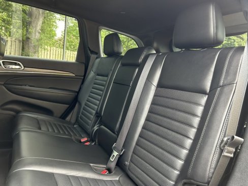 Used 2018 Jeep Grand Cherokee Limited image 22
