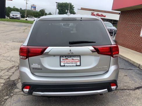 Used 2018 Mitsubishi Outlander SE image 6