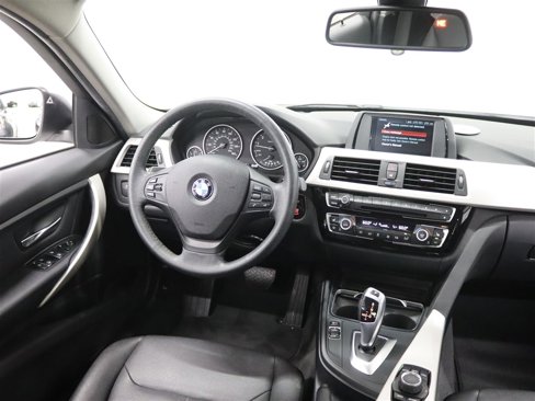 Used 2018 BMW 320i xDrive Sedan w/ Convenience Package image 17