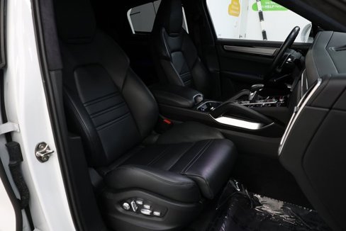 Used 2020 Porsche Cayenne Turbo image 76
