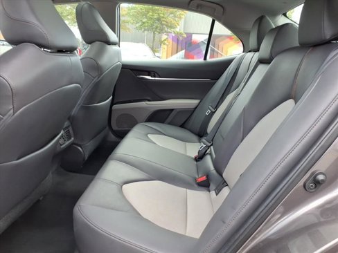 Used 2020 Toyota Camry XLE image 15