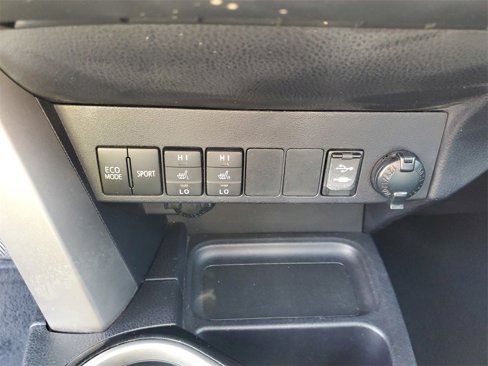 Used 2016 Toyota RAV4 Limited image 30