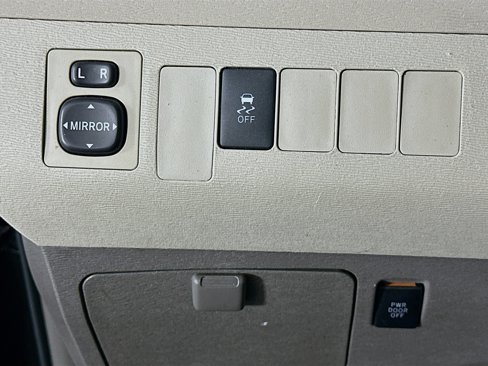 Used 2013 Toyota Sienna LE image 16