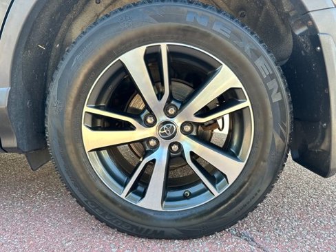 Used 2018 Toyota RAV4 XLE image 29