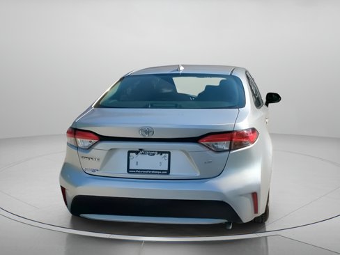Used 2021 Toyota Corolla LE image 25