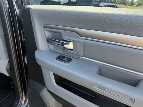 Used 2019 RAM 1500 Classic SLT image 35