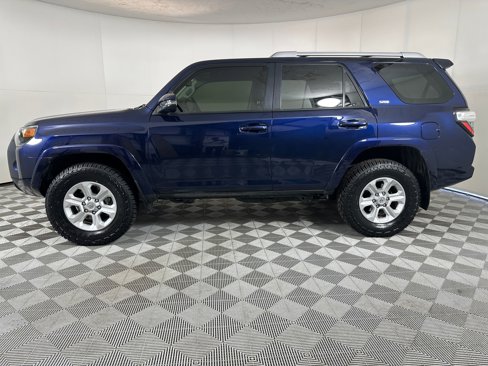 Used 2017 Toyota 4Runner SR5 Premium image 2