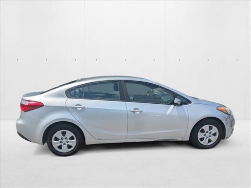 Used 2016 Kia Forte LX image 8
