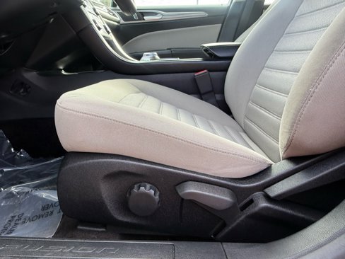 Used 2018 Ford Fusion S image 17