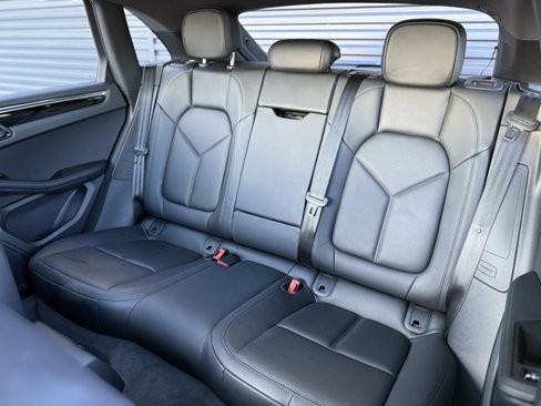 Certified 2025 Porsche Macan image 22