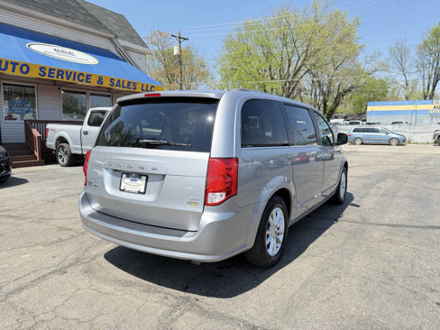 Used 2018 Dodge Grand Caravan SXT image 8