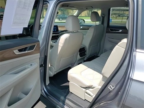 Used 2024 Volkswagen Atlas SE image 27