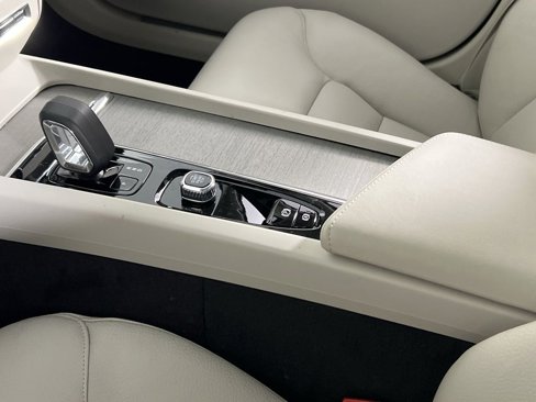 Certified 2024 Volvo S60 B5 Plus image 22