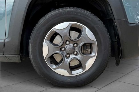 Used 2017 Jeep Renegade Latitude image 11