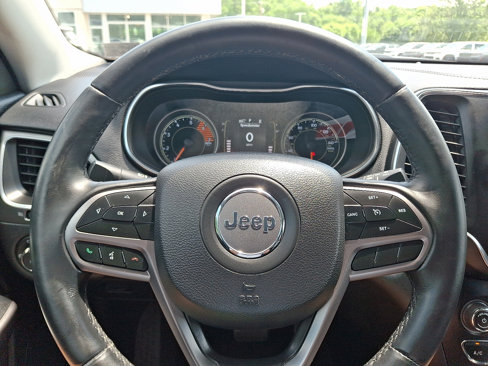 Certified 2019 Jeep Cherokee Latitude Plus image 18