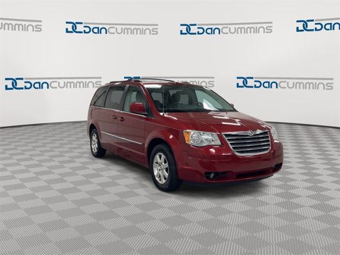 Used 2010 Chrysler Town & Country Touring image 2