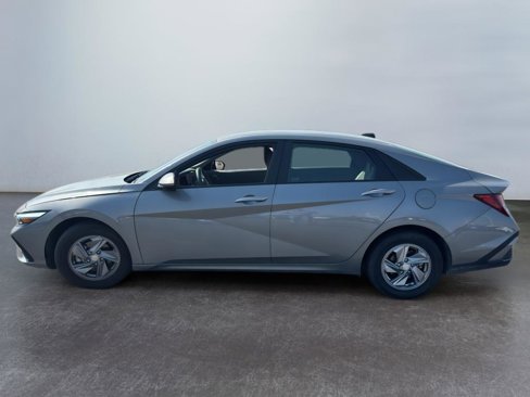 Certified 2024 Hyundai Elantra SE image 8